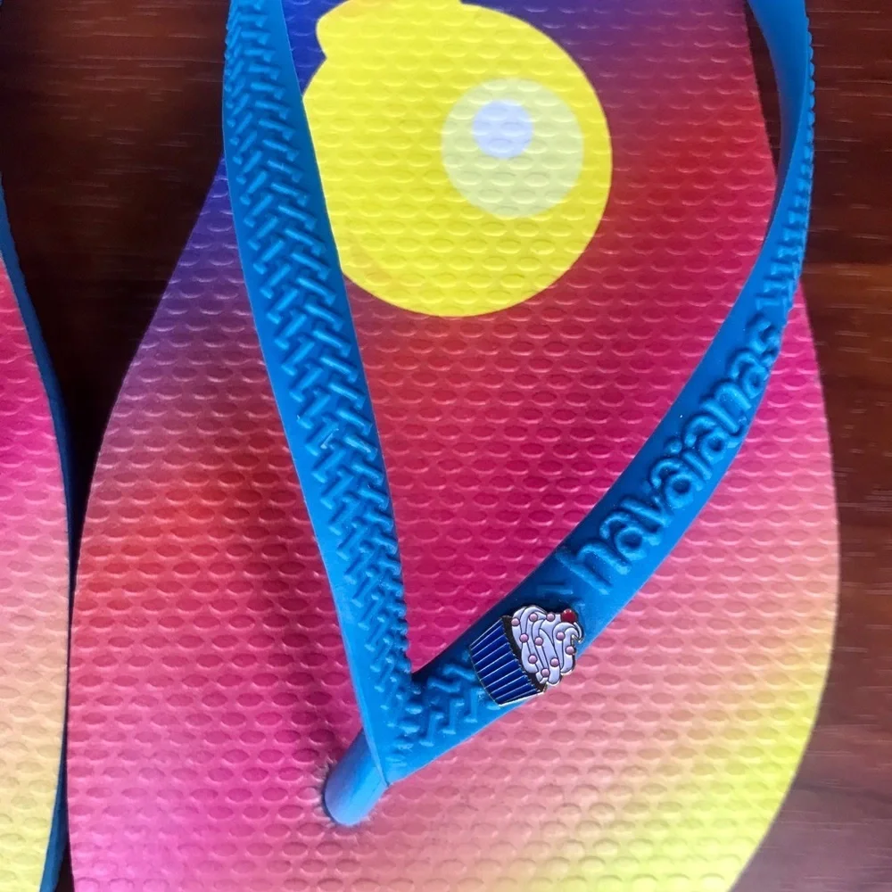 Havaianas x Dylan’s Candy Bar Flip Flops w/ Charms - Picture 5 of 8
